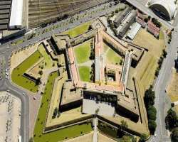 The Castle of Good Hope is in the shape of a star The Castle of Good Hope is in the shape of a star with five points, called bastions. It was built like this so that soldiers could protect the walls i
